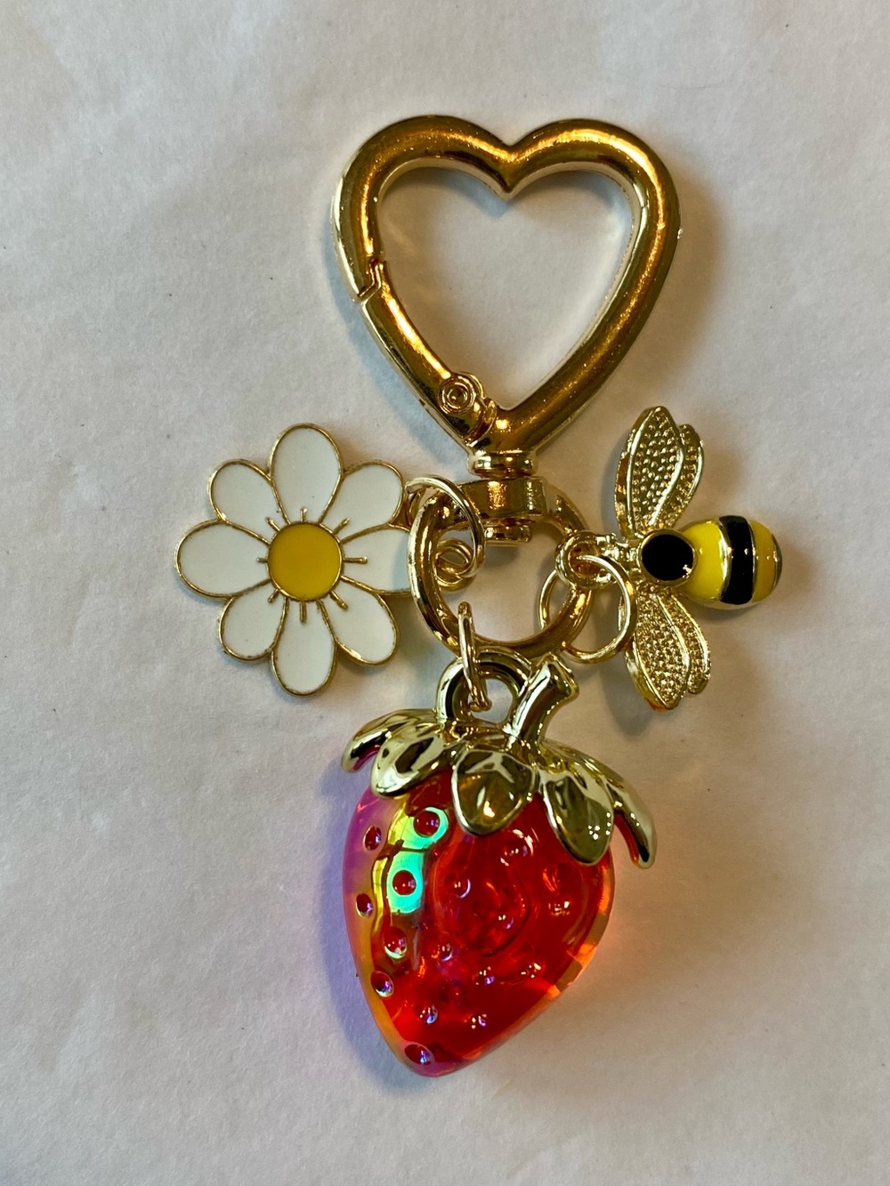 Gold Heart Bag Charm Keychain with Red Strawberry, White Daisy & Bee Charm NWOT - Picture 2 of 4